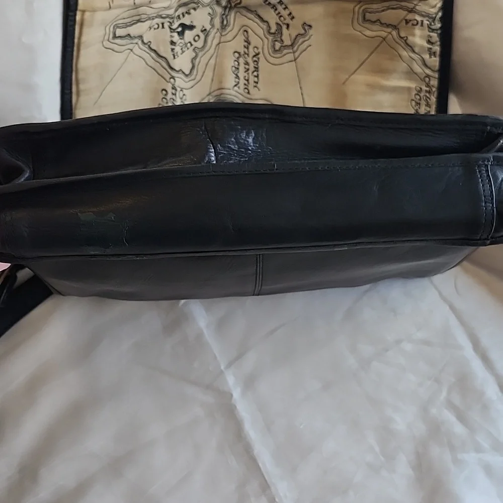 Vintage Unbranded Good Condition Black Leather Shoulder Messenger Bag, $49